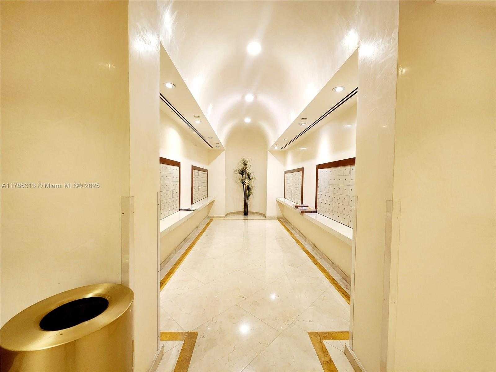 Small Image of 19355 TURNBERRY WAY #11B, Aventura Number 18