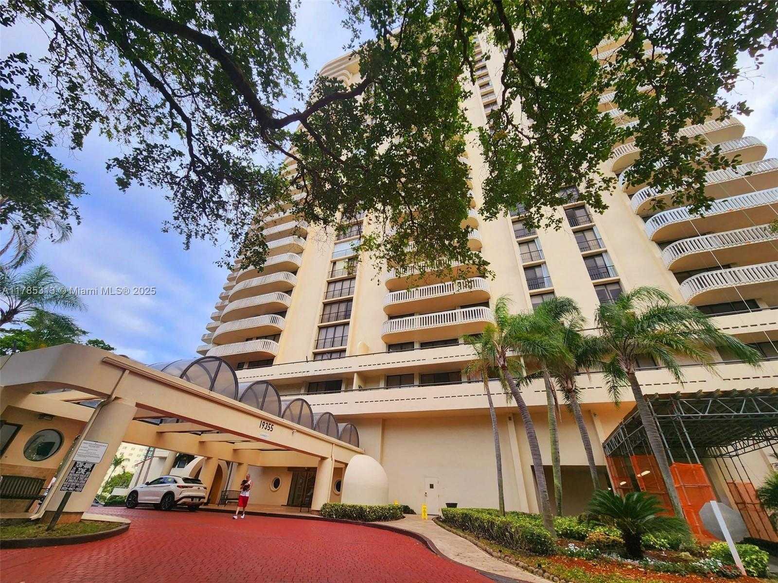 Small Image of 19355 TURNBERRY WAY #11B, Aventura Number 2
