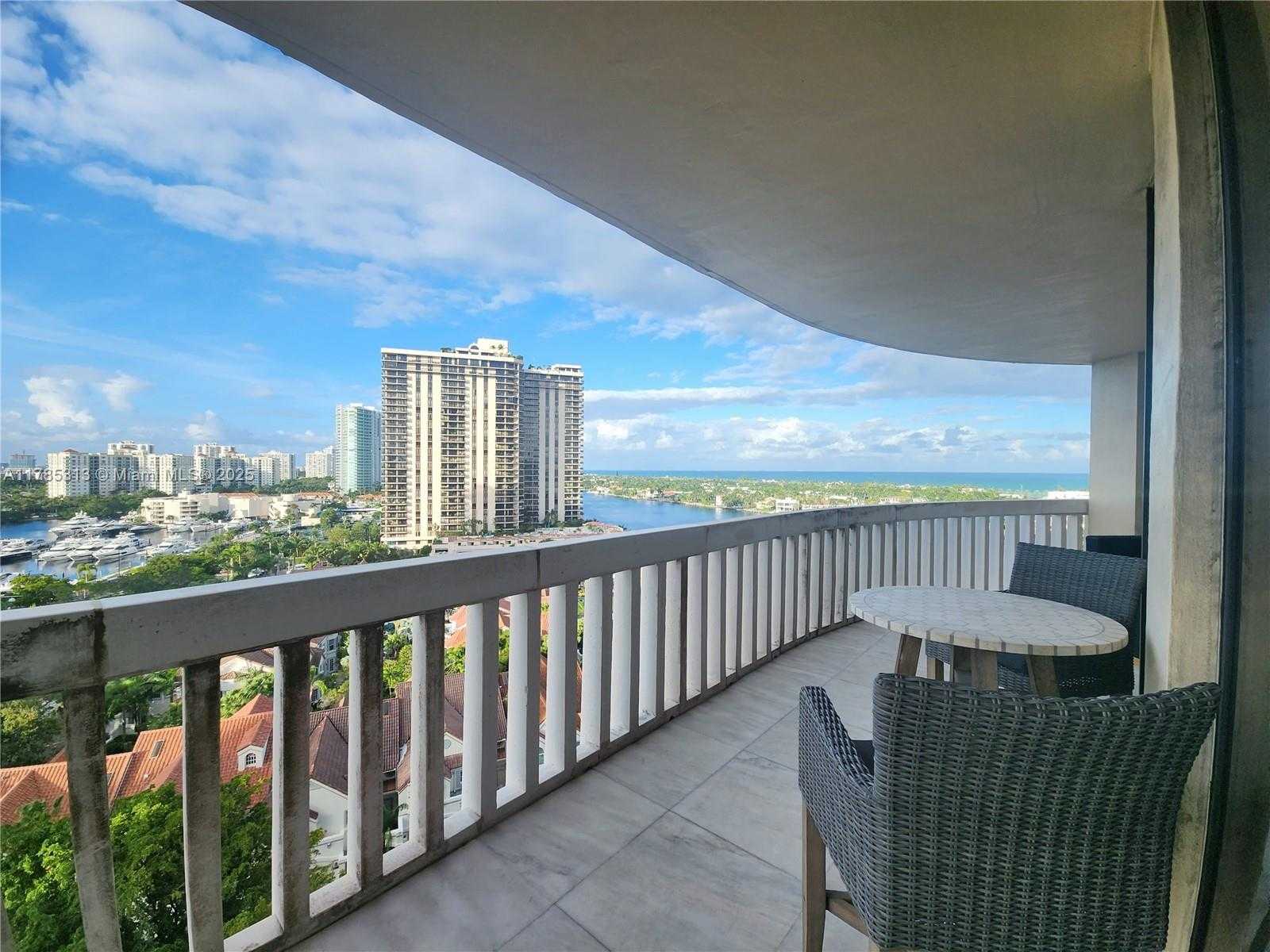 Small Image of 19355 TURNBERRY WAY #11B, Aventura Number 4