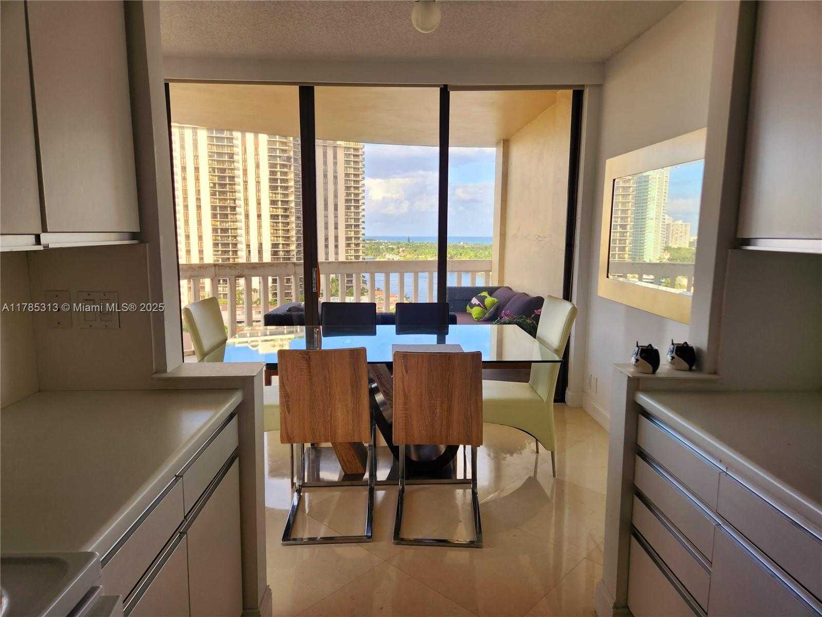 Small Image of 19355 TURNBERRY WAY #11B, Aventura Number 6