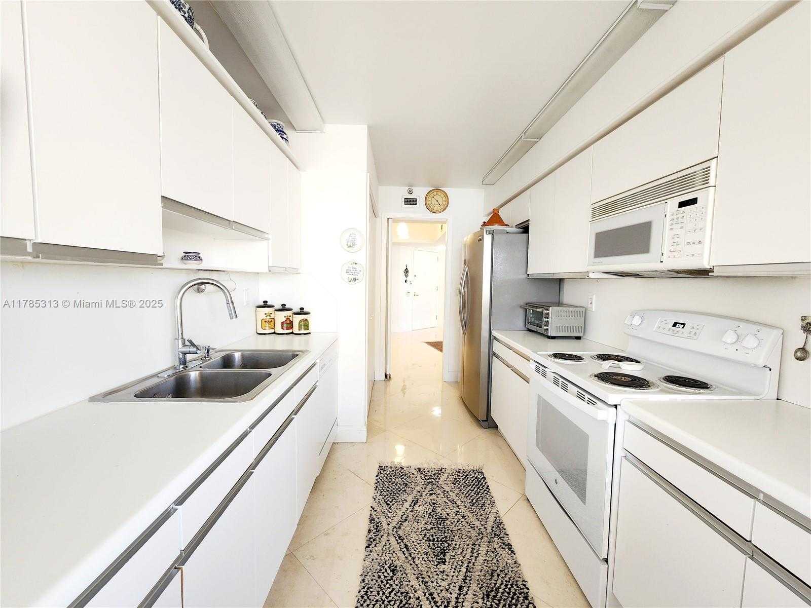 Small Image of 19355 TURNBERRY WAY #11B, Aventura Number 7