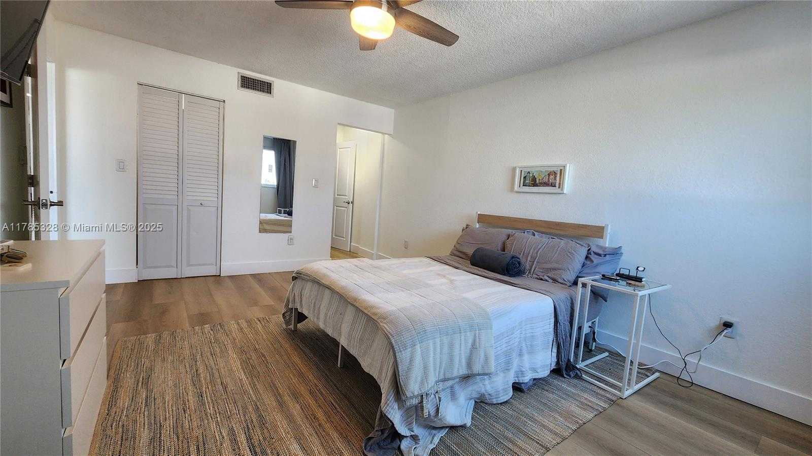 Small Image of 7900 TATUM WATERWAY DR #313, Miami Beach Number 12