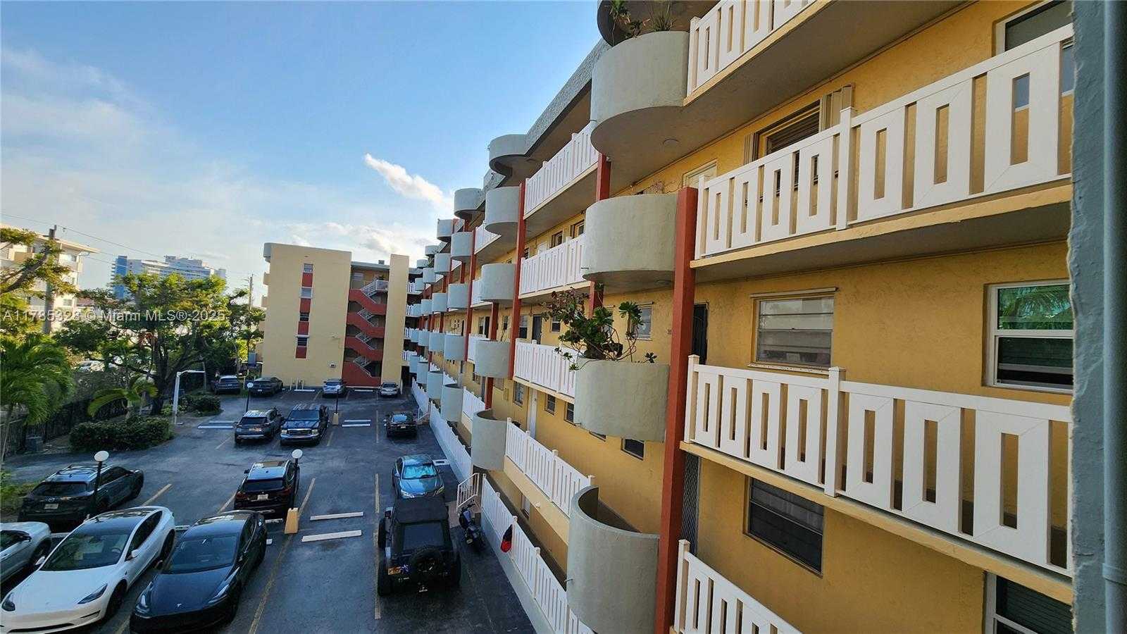Small Image of 7900 TATUM WATERWAY DR #313, Miami Beach Number 21