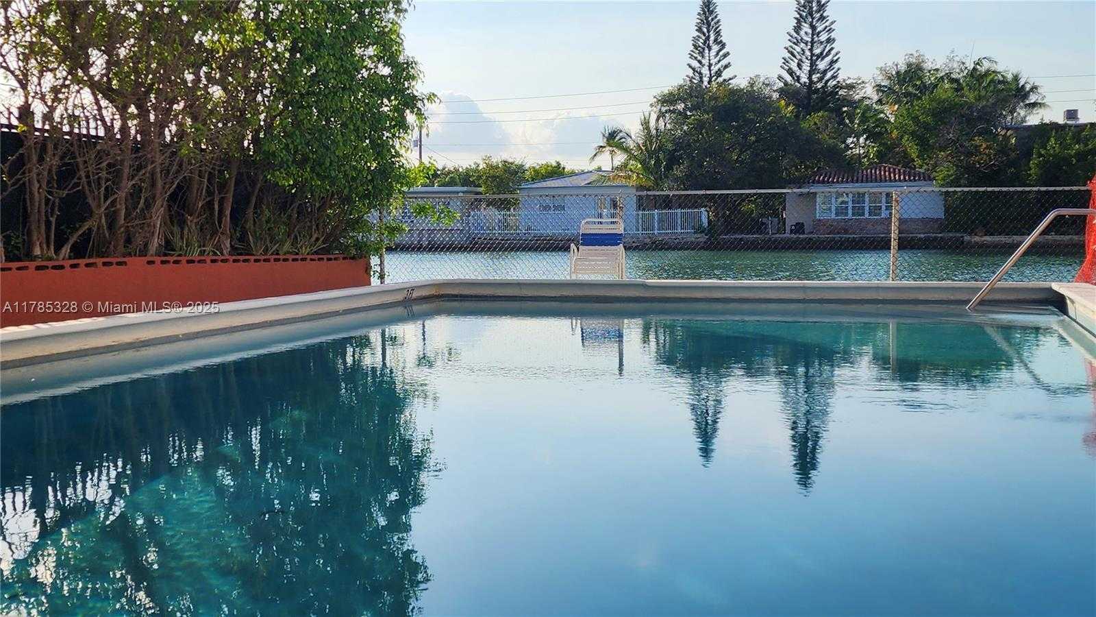 Small Image of 7900 TATUM WATERWAY DR #313, Miami Beach Number 26
