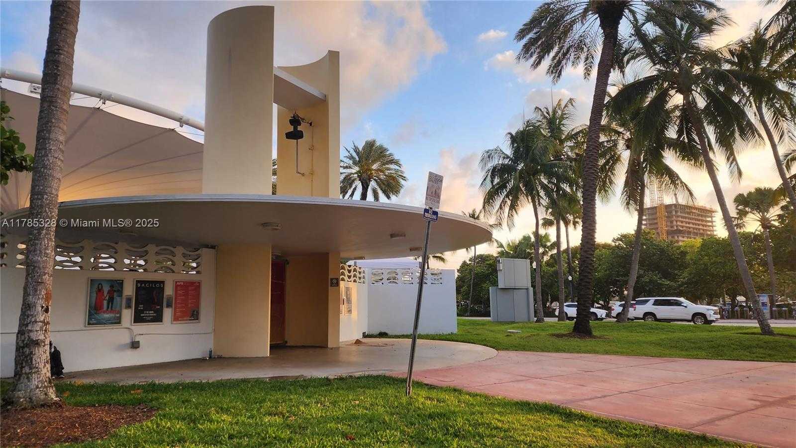 Small Image of 7900 TATUM WATERWAY DR #313, Miami Beach Number 32