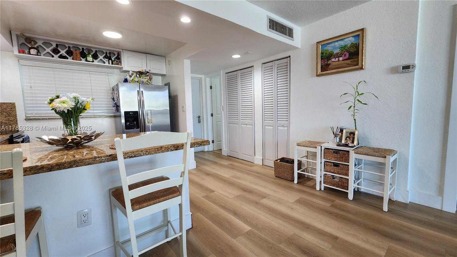 Small Image of 7900 TATUM WATERWAY DR #313, Miami Beach Number 5