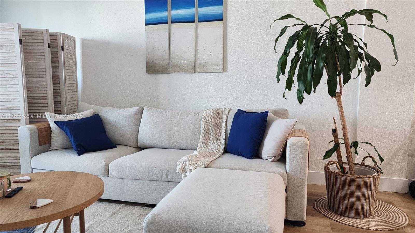 Small Image of 7900 TATUM WATERWAY DR #313, Miami Beach Number 6