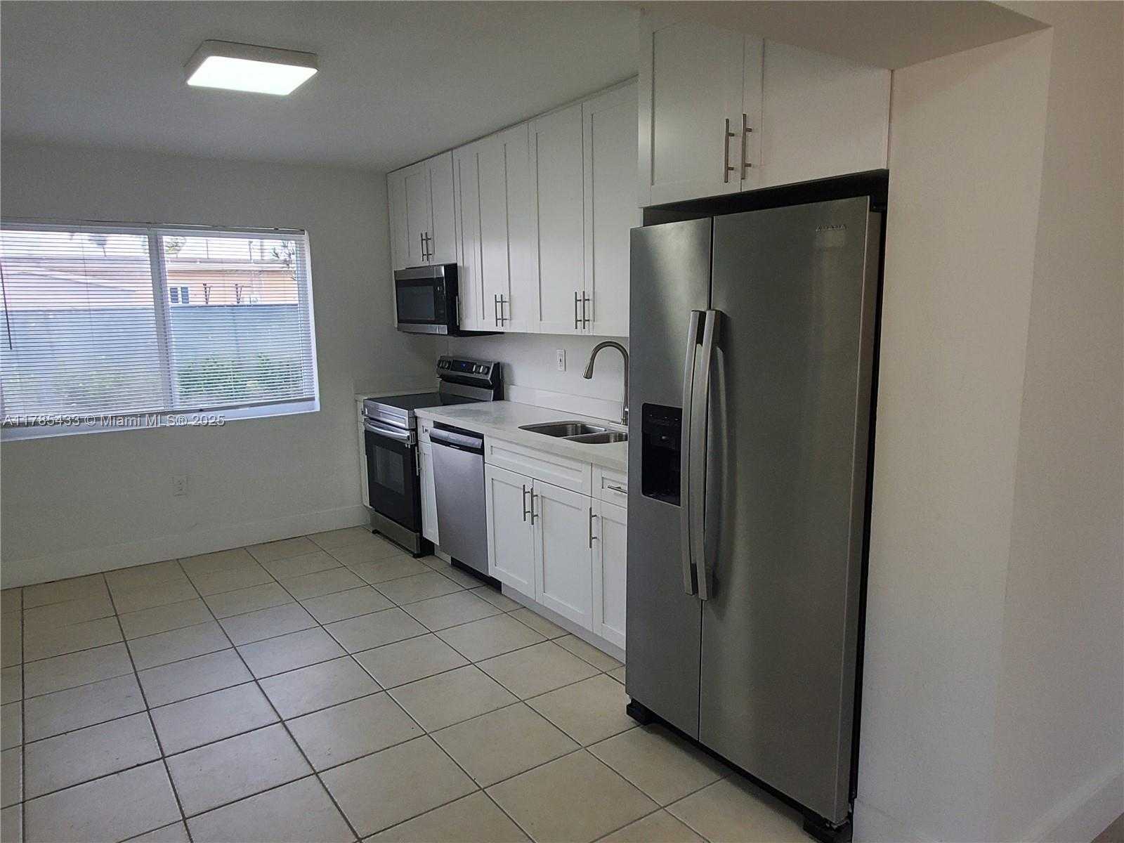 Small Image of 10845 SOUTH WEST 221ST ST, Miami Number 3