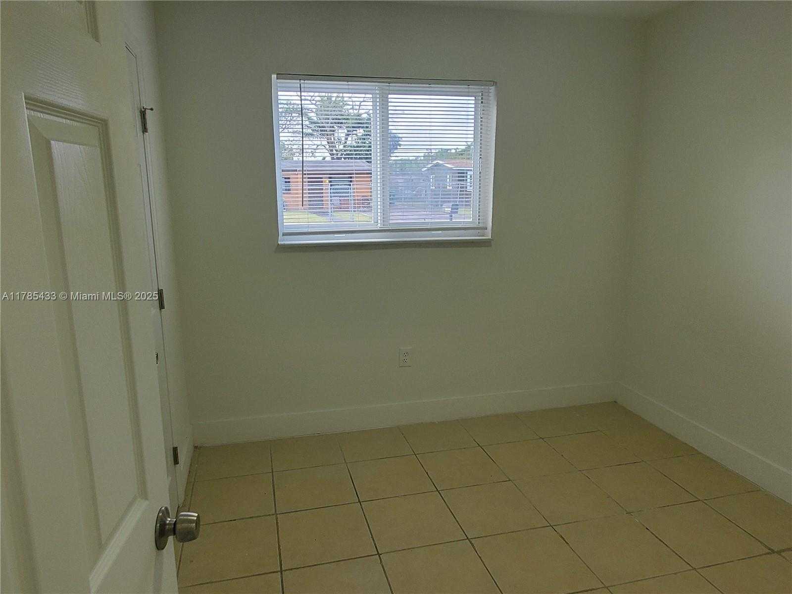 Small Image of 10845 SOUTH WEST 221ST ST, Miami Number 6