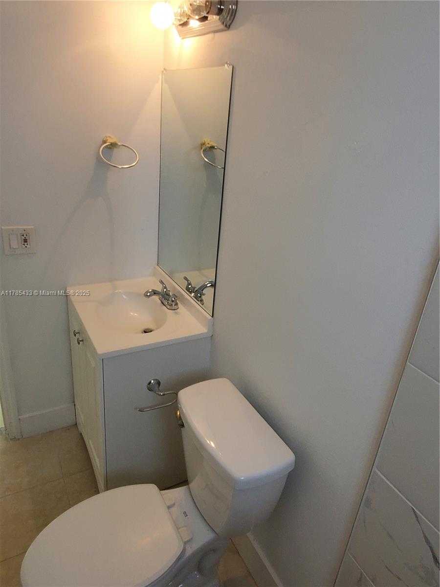 Small Image of 10845 SOUTH WEST 221ST ST, Miami Number 7