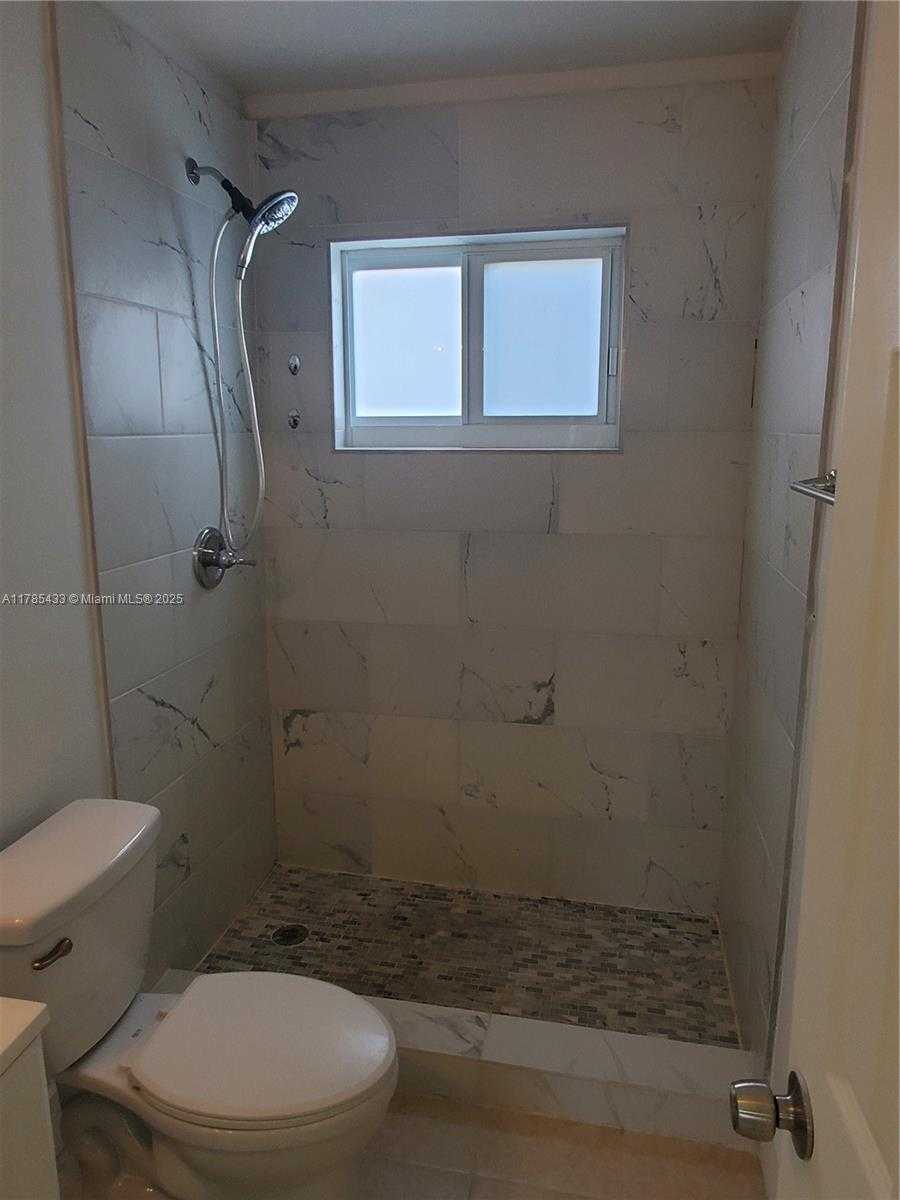 Small Image of 10845 SOUTH WEST 221ST ST, Miami Number 8