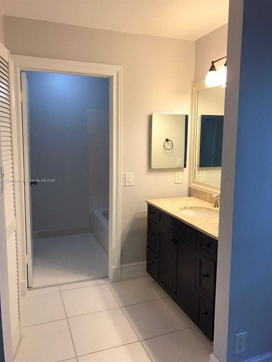 Small Image of 13902 SOUTH WEST 91ST TER #13902, Miami Number 16