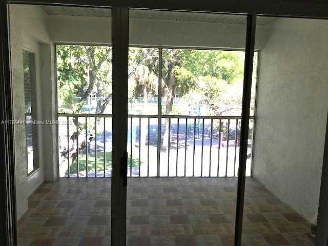 Small Image of 13902 SOUTH WEST 91ST TER #13902, Miami Number 8