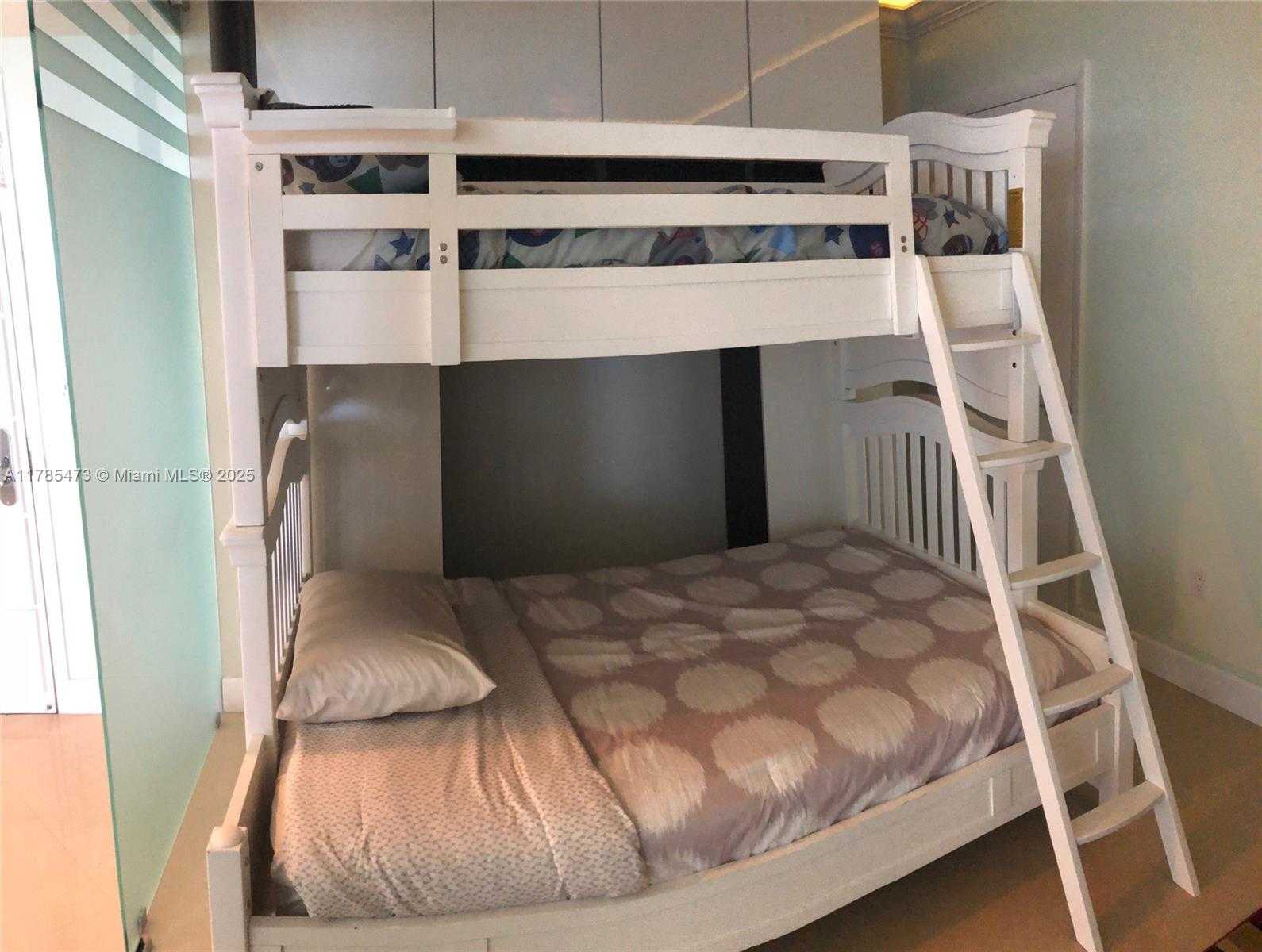 Imagen de Pequeño Objeto