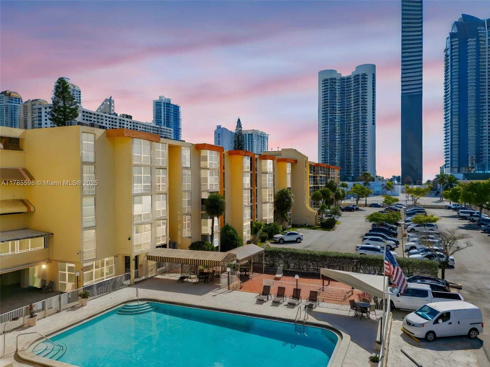 Small Image of 200 172ND ST #103, Sunny Isles Beach Number 4