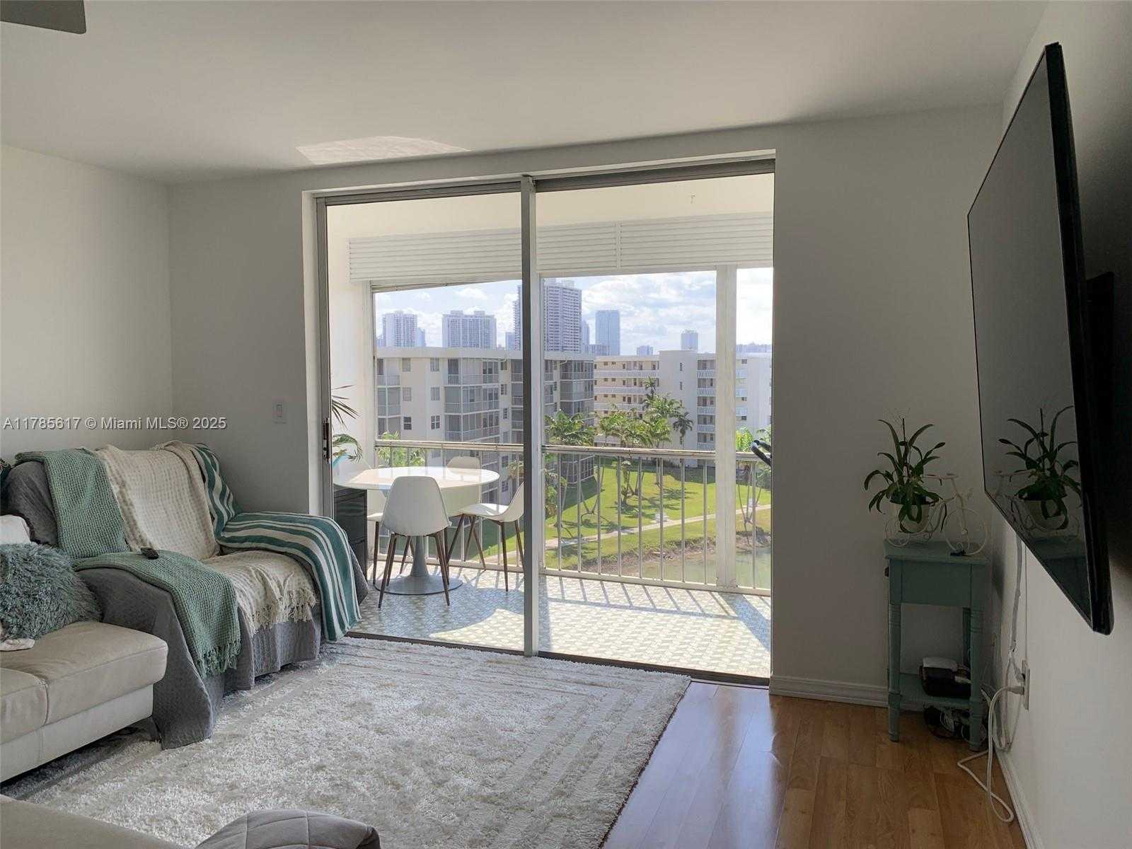 Small Image of 2851 LEONARD DR #J603, Aventura Number 3