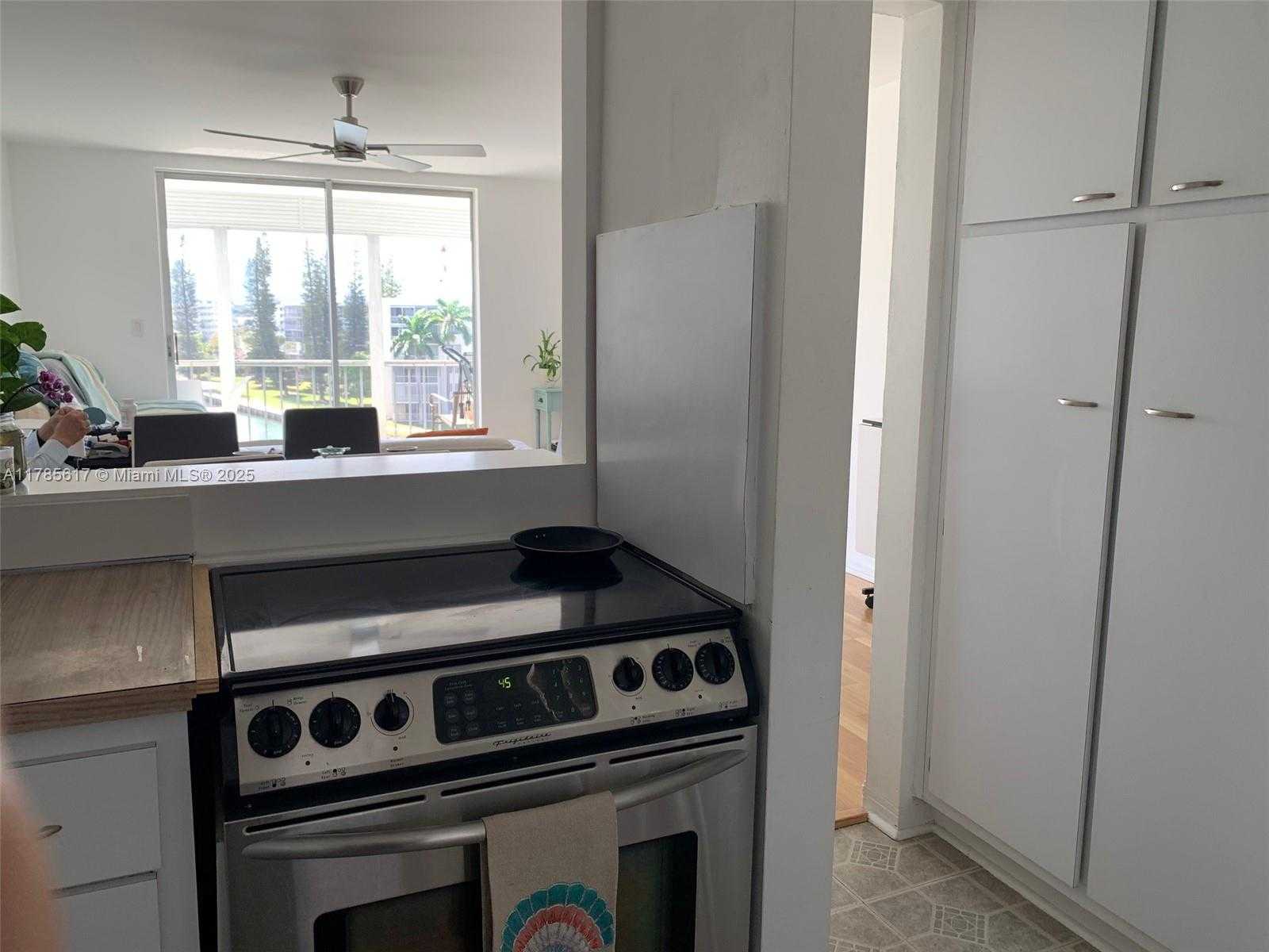 Small Image of 2851 LEONARD DR #J603, Aventura Number 5