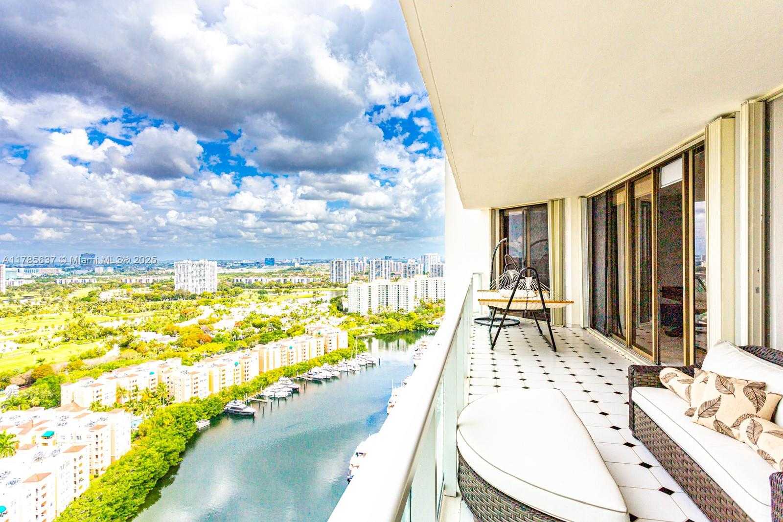 Small Image of 19500 TURNBERRY WAY #PH - C, Aventura Number 14