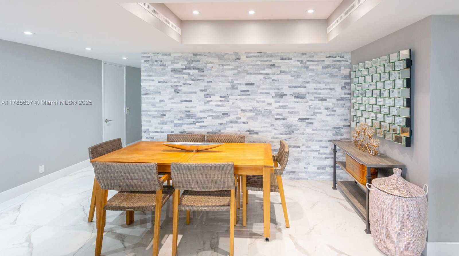 Small Image of 19500 TURNBERRY WAY #PH - C, Aventura Number 2