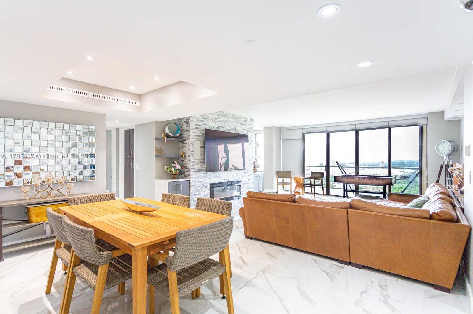 Small Image of 19500 TURNBERRY WAY #PH - C, Aventura Number 4