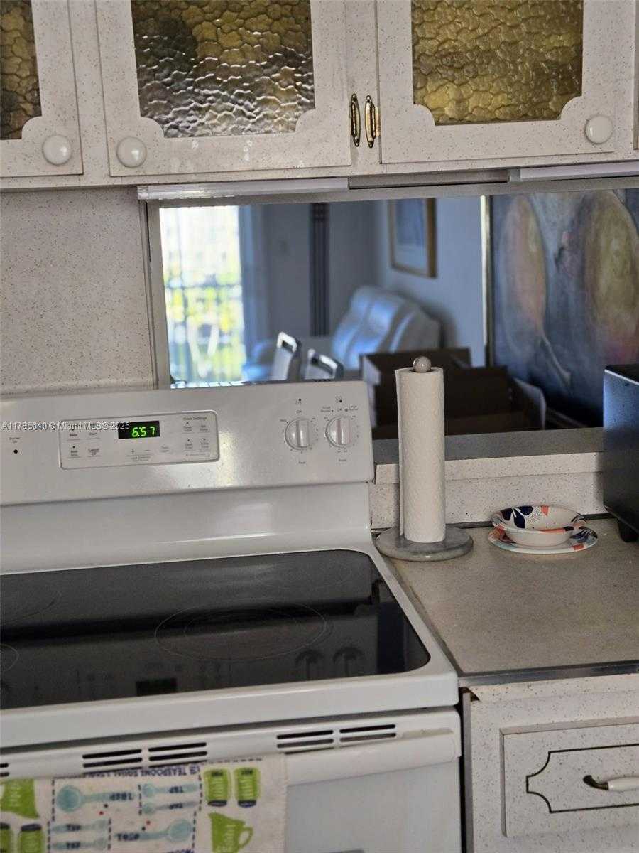 Small Image of 2903 POINT EAST DR #K611, Aventura Number 4