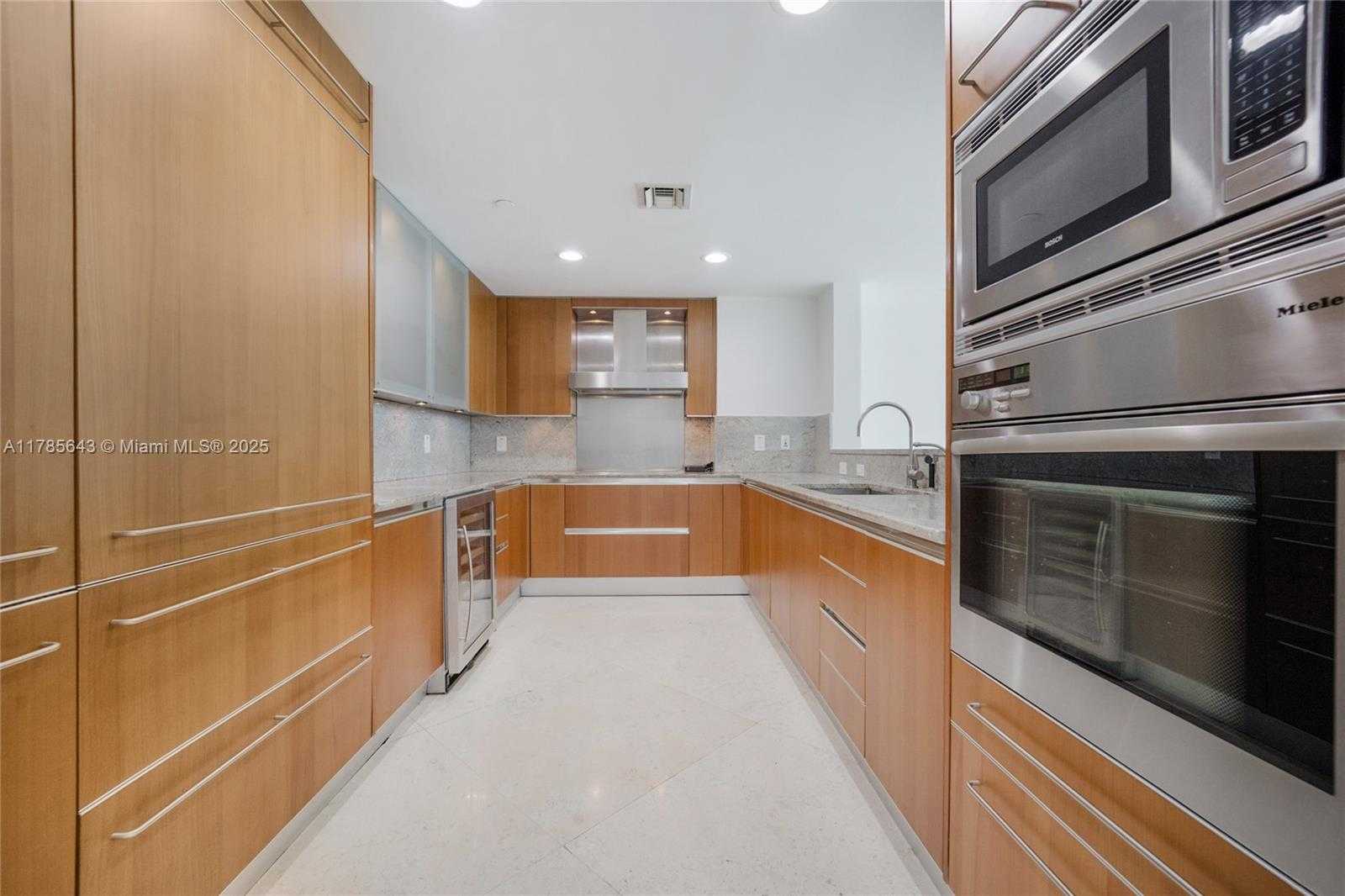 Small Image of 2627 SOUTH BAYSHORE DR #801, Miami Number 5