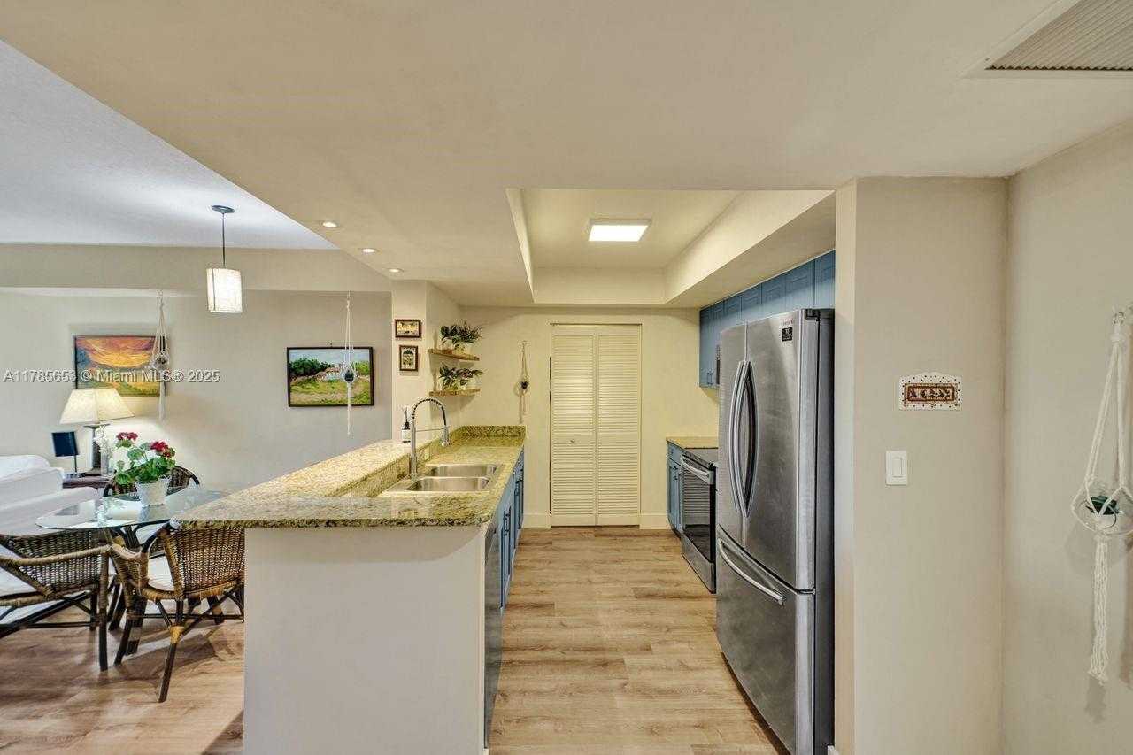 Small Image of 19501 WEST COUNTRY CLUB DR #402, Aventura Number 10