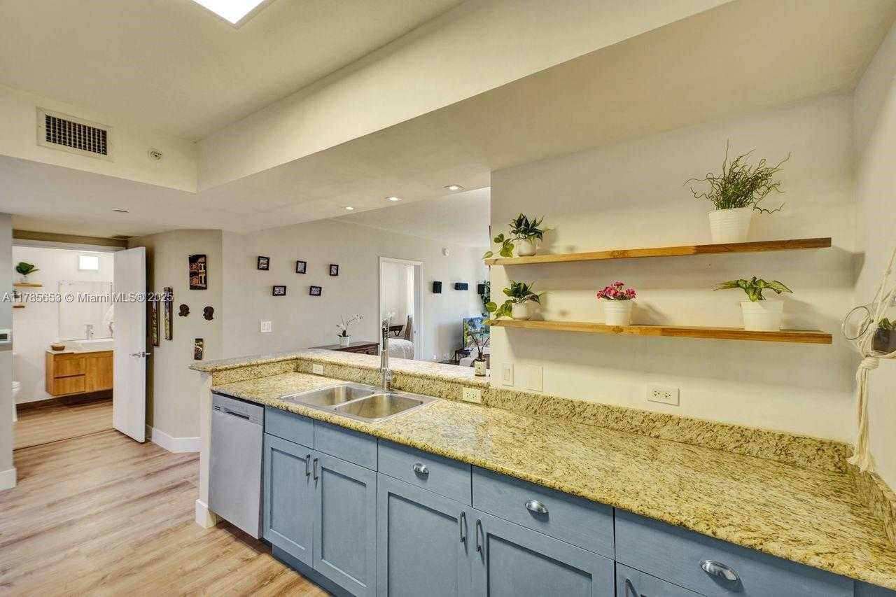 Small Image of 19501 WEST COUNTRY CLUB DR #402, Aventura Number 11