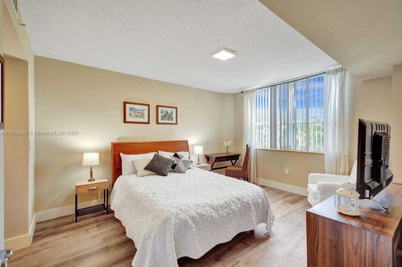 Small Image of 19501 WEST COUNTRY CLUB DR #402, Aventura Number 13