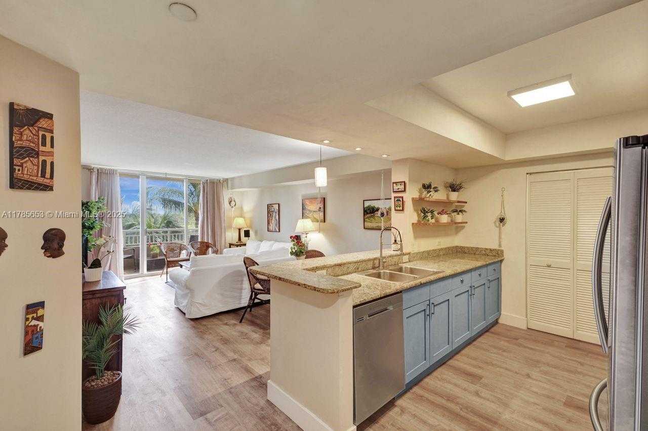 Small Image of 19501 WEST COUNTRY CLUB DR #402, Aventura Number 2