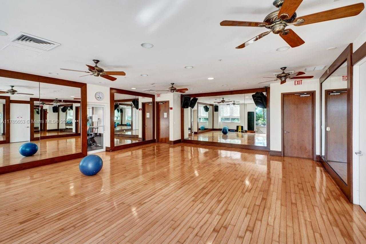 Small Image of 19501 WEST COUNTRY CLUB DR #402, Aventura Number 38