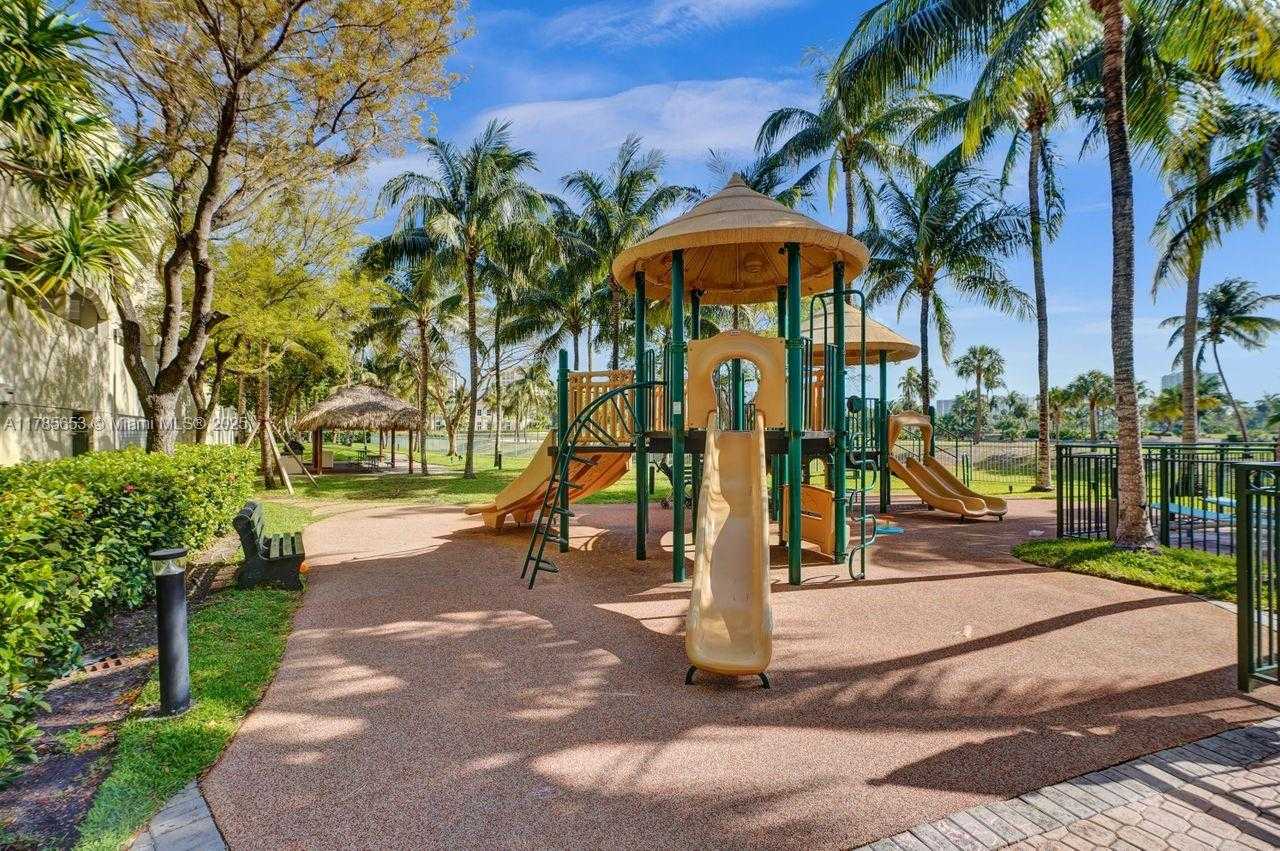 Small Image of 19501 WEST COUNTRY CLUB DR #402, Aventura Number 51