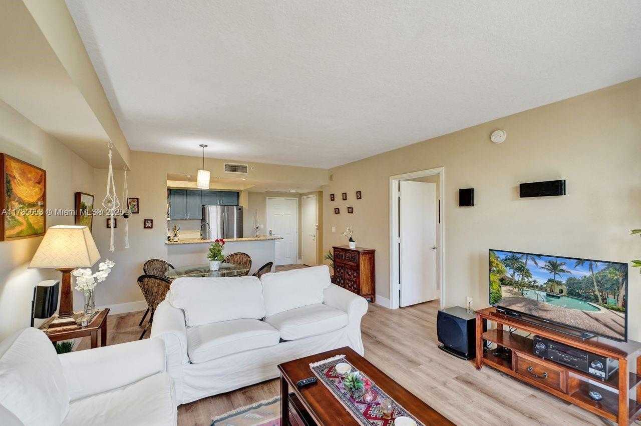 Small Image of 19501 WEST COUNTRY CLUB DR #402, Aventura Number 7