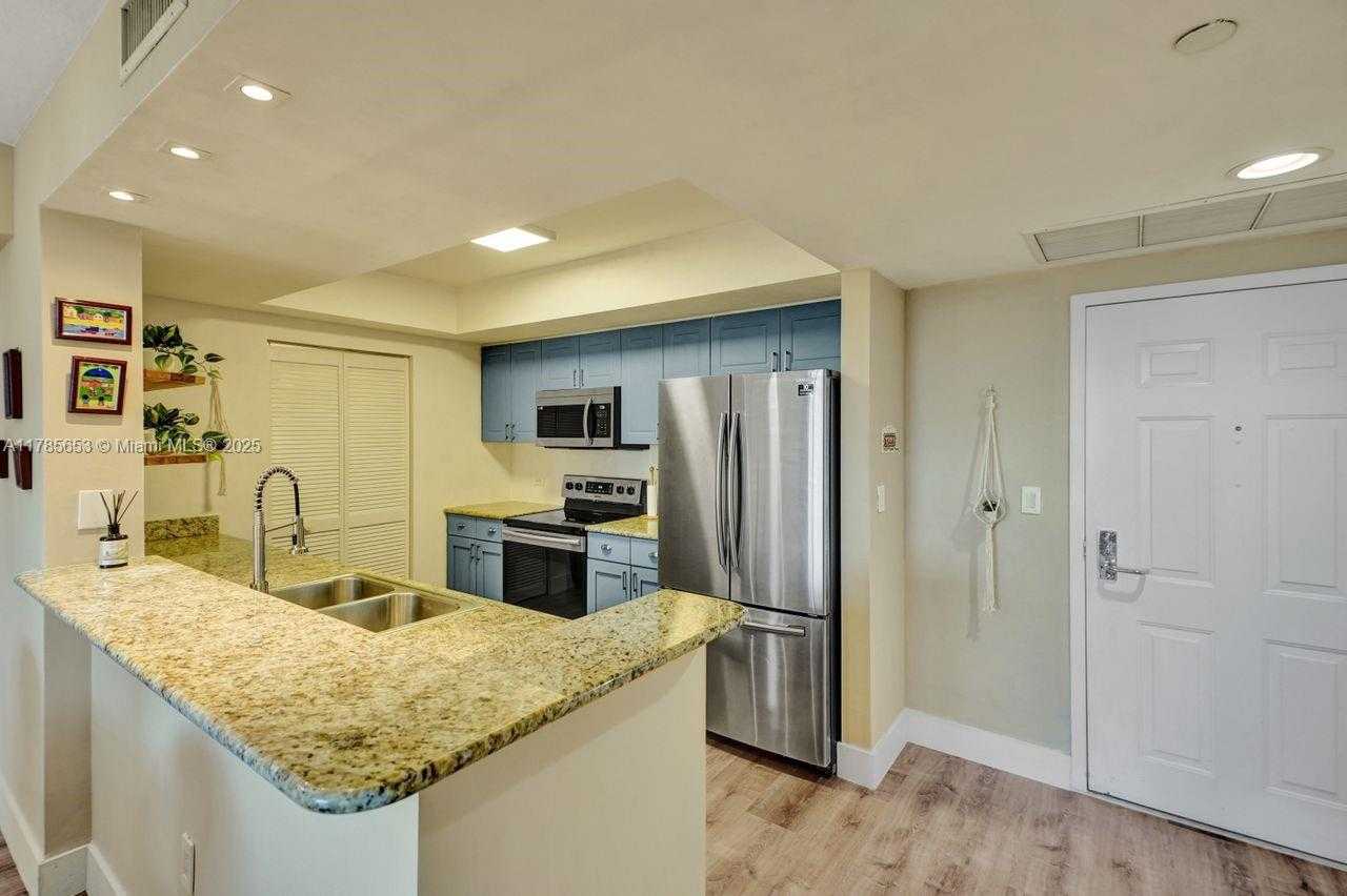 Small Image of 19501 WEST COUNTRY CLUB DR #402, Aventura Number 9