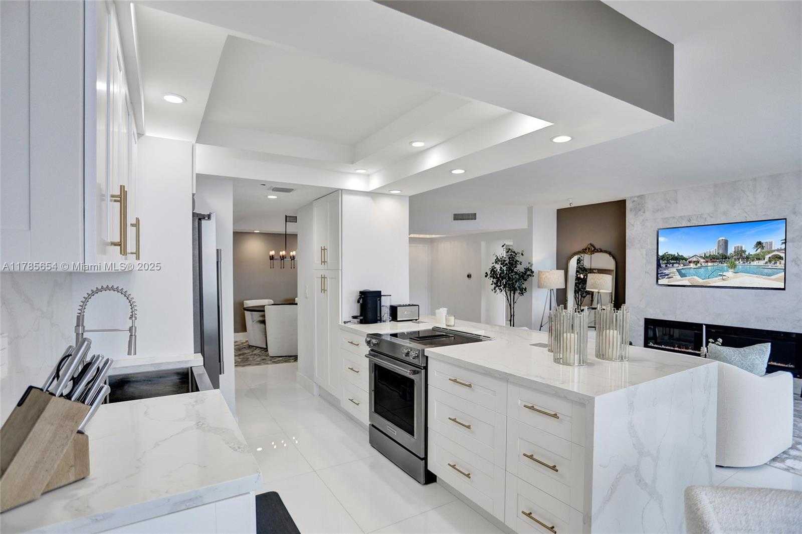 Small Image of 2000 ISLAND BLVD #2008, Aventura Number 11