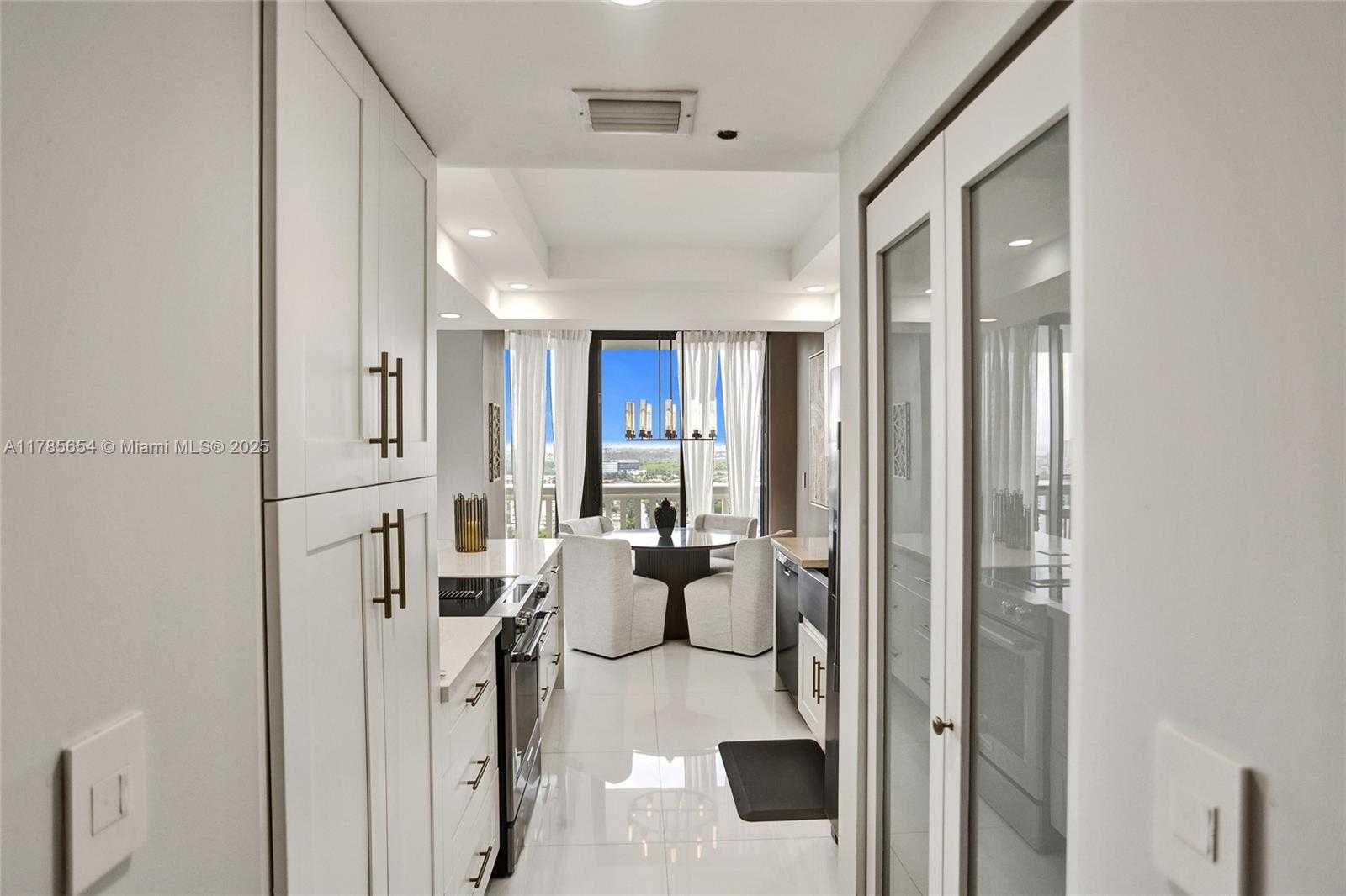 Small Image of 2000 ISLAND BLVD #2008, Aventura Number 16