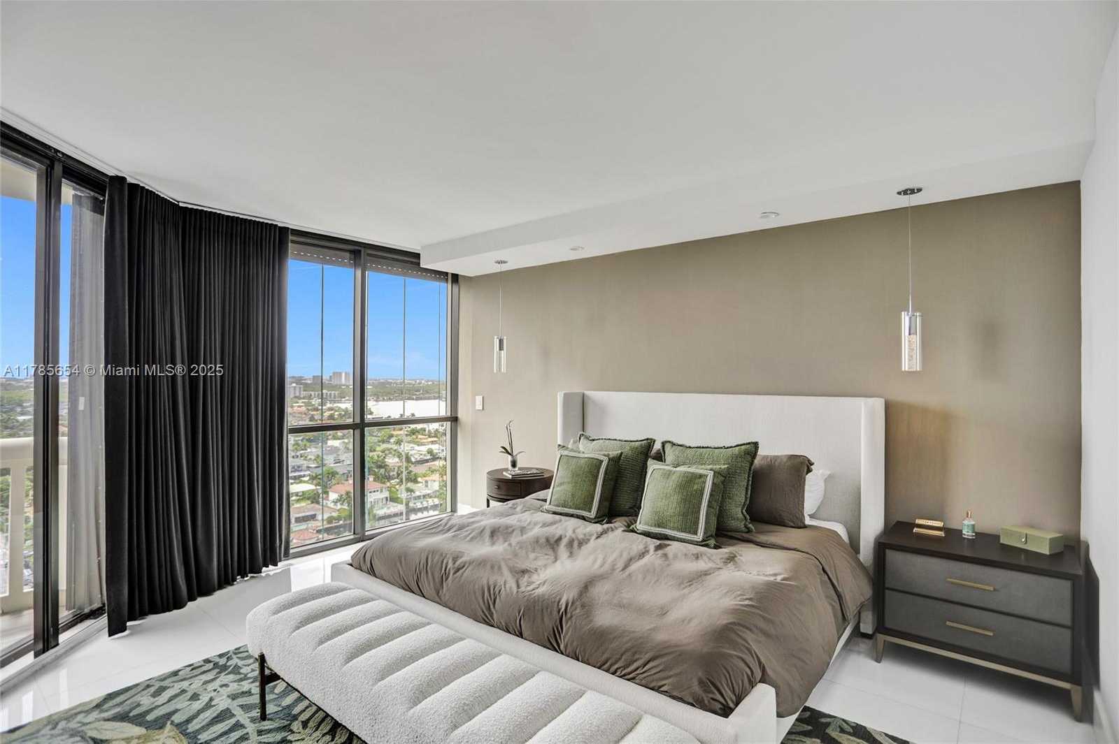 Small Image of 2000 ISLAND BLVD #2008, Aventura Number 19