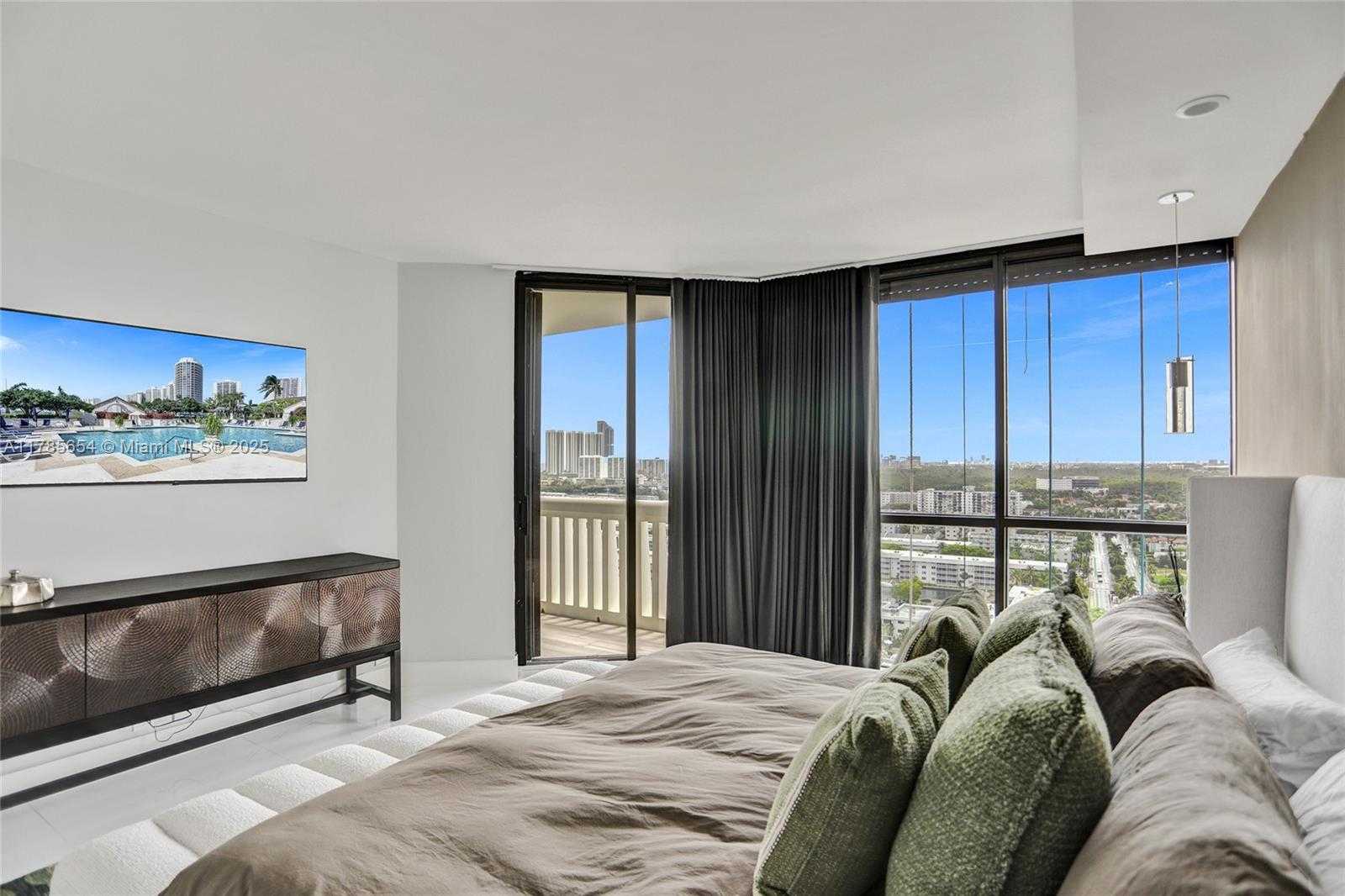 Small Image of 2000 ISLAND BLVD #2008, Aventura Number 20