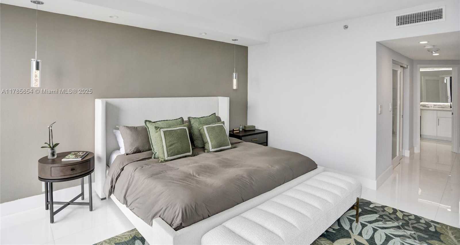 Small Image of 2000 ISLAND BLVD #2008, Aventura Number 21