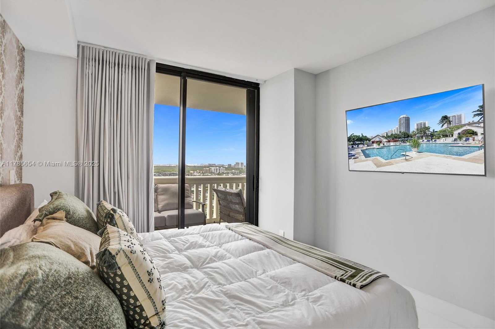 Small Image of 2000 ISLAND BLVD #2008, Aventura Number 23