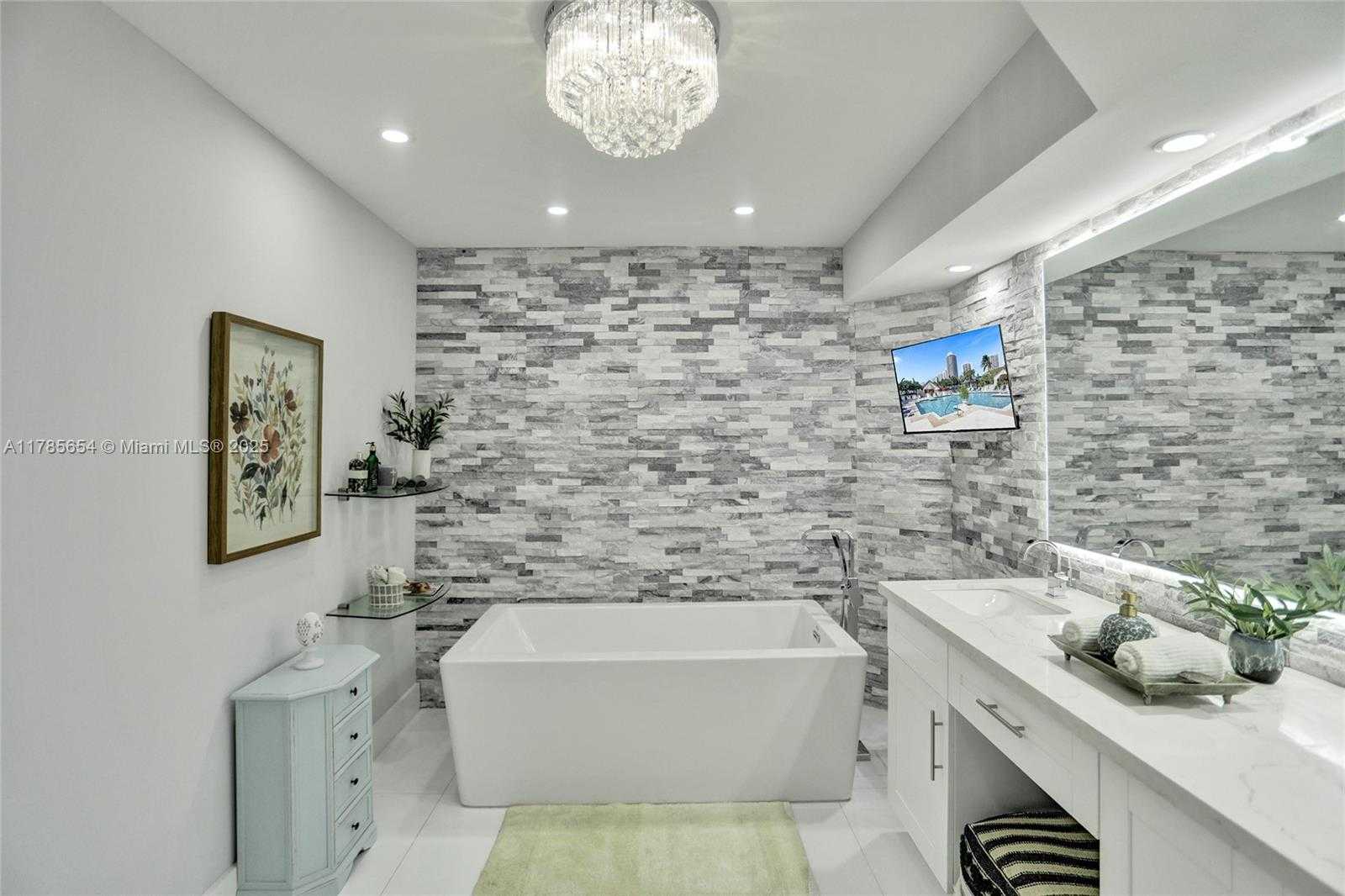 Small Image of 2000 ISLAND BLVD #2008, Aventura Number 24