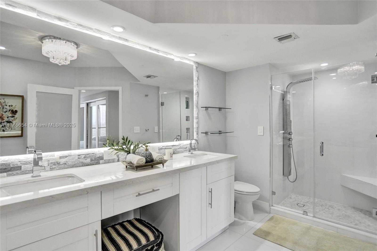 Small Image of 2000 ISLAND BLVD #2008, Aventura Number 26