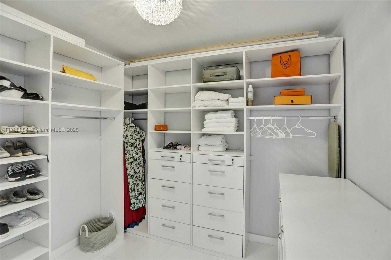 Small Image of 2000 ISLAND BLVD #2008, Aventura Number 28