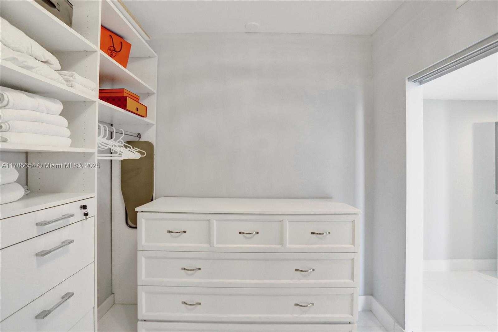 Small Image of 2000 ISLAND BLVD #2008, Aventura Number 29
