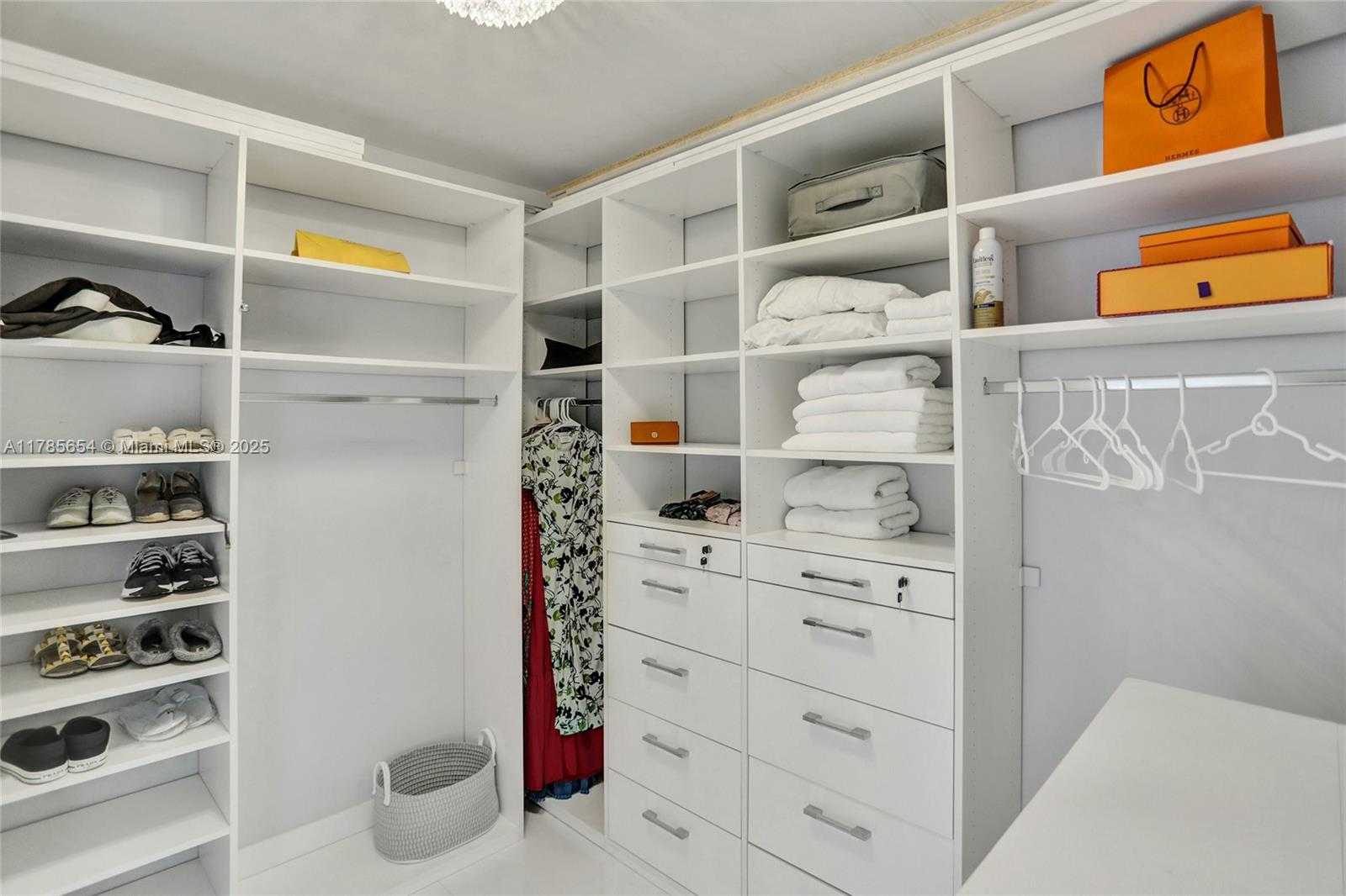 Small Image of 2000 ISLAND BLVD #2008, Aventura Number 30