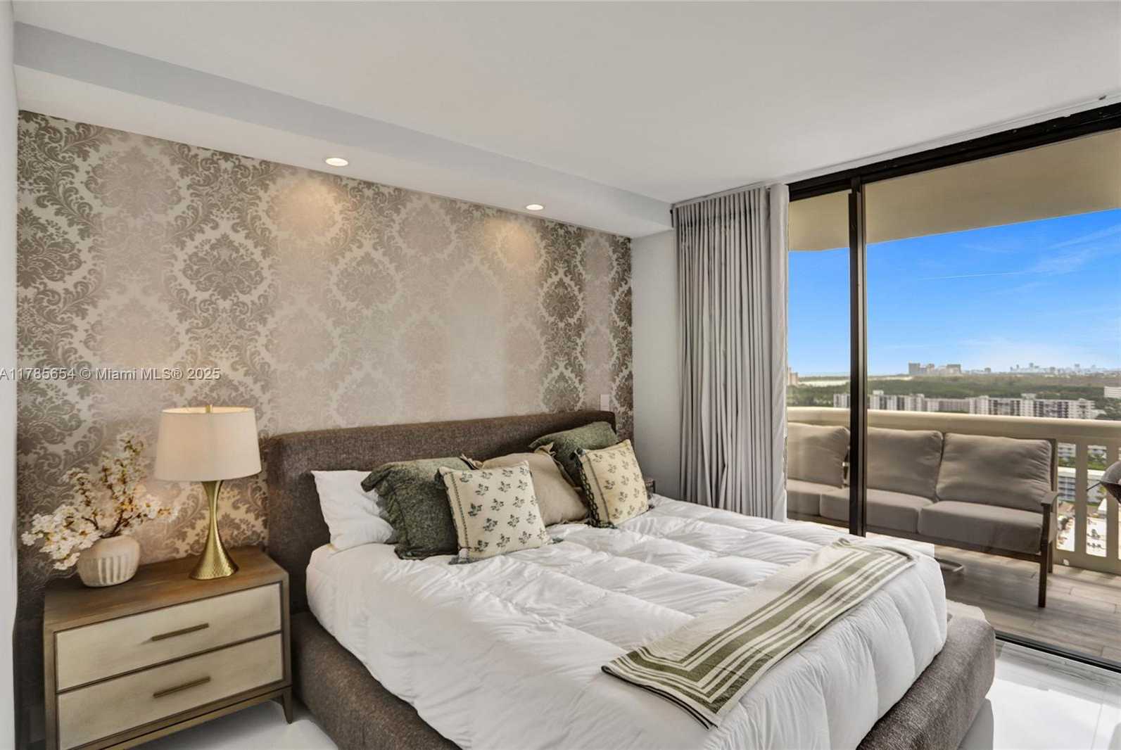 Small Image of 2000 ISLAND BLVD #2008, Aventura Number 33