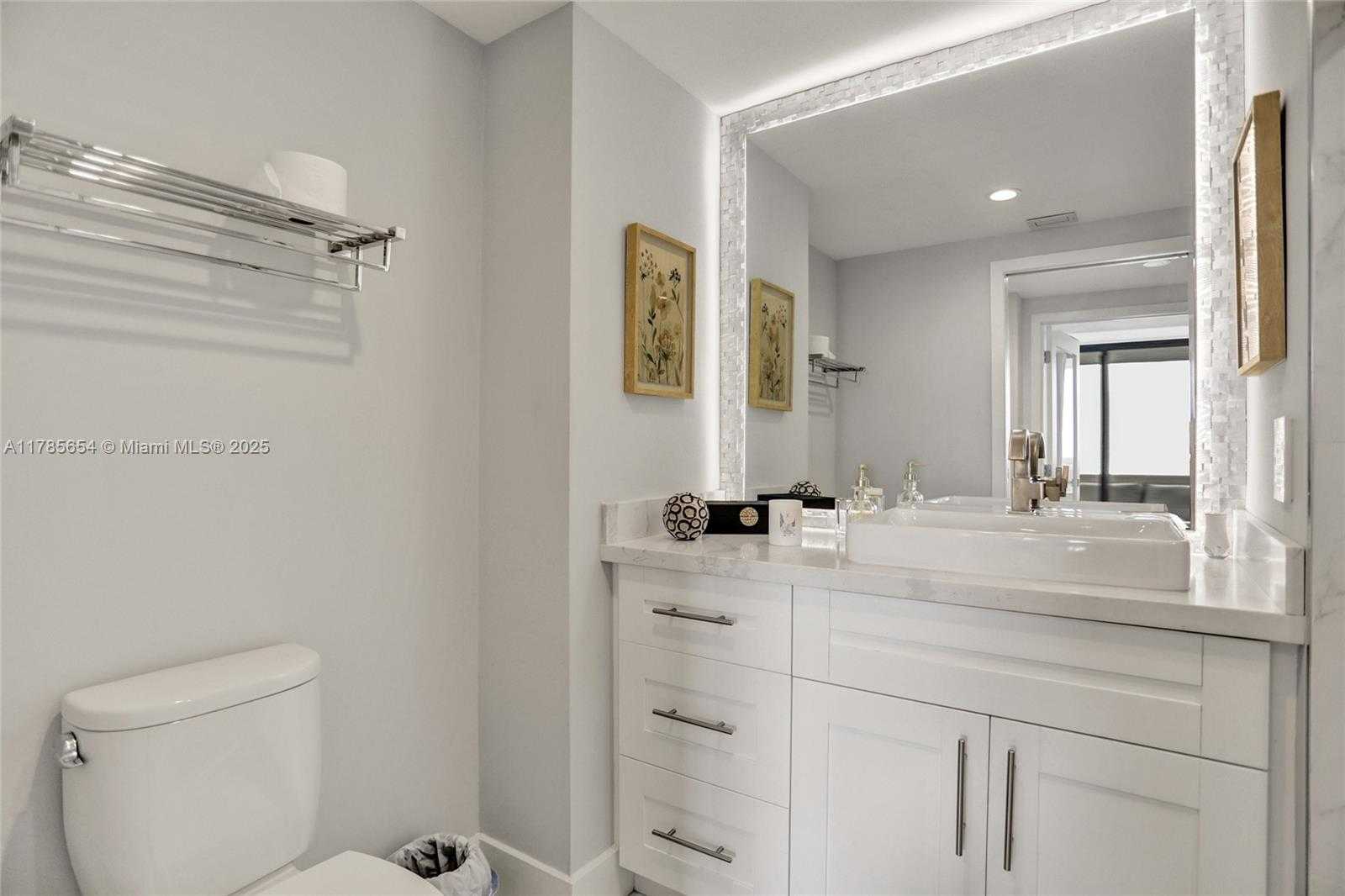 Small Image of 2000 ISLAND BLVD #2008, Aventura Number 36