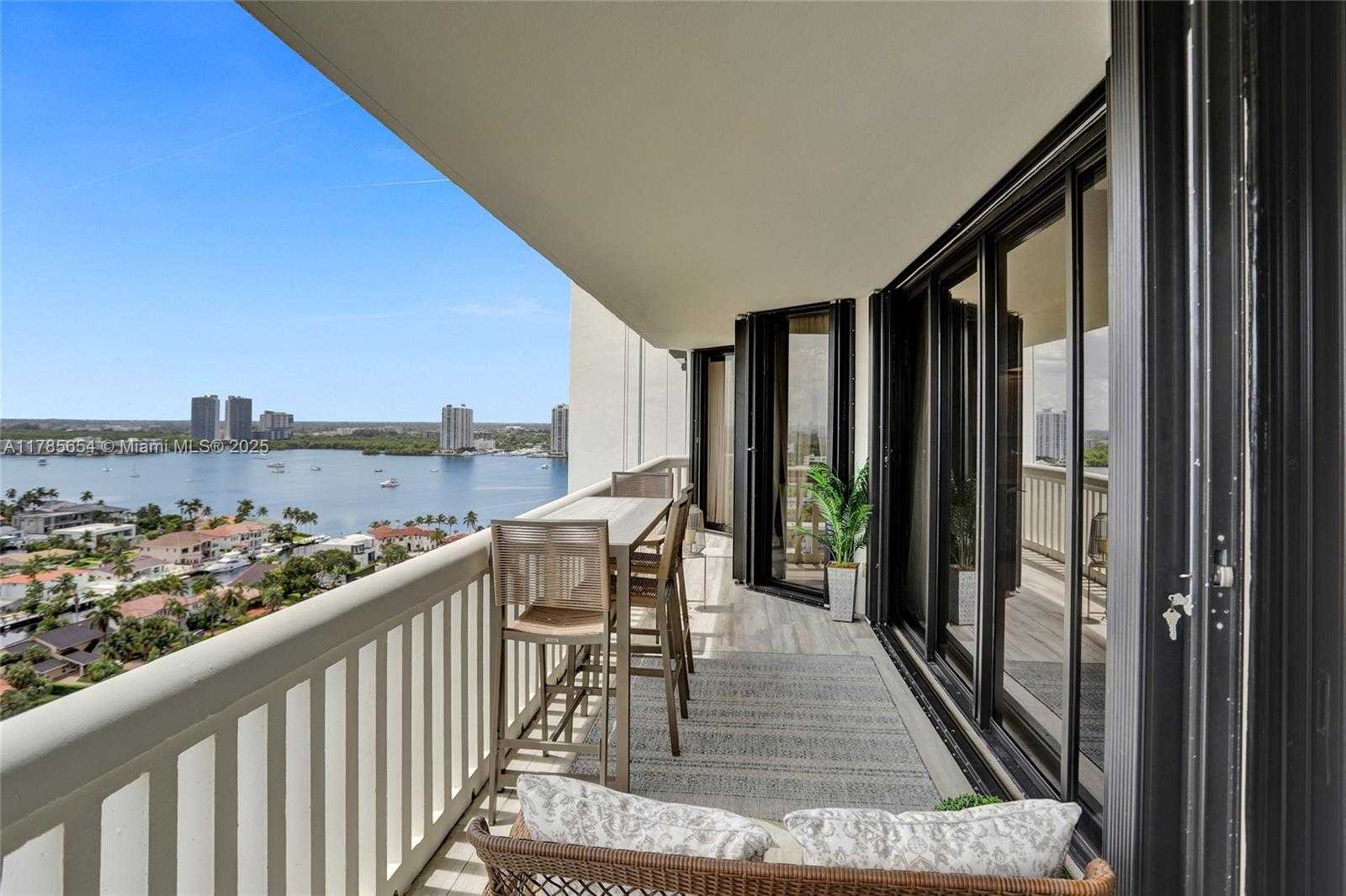 Small Image of 2000 ISLAND BLVD #2008, Aventura Number 38