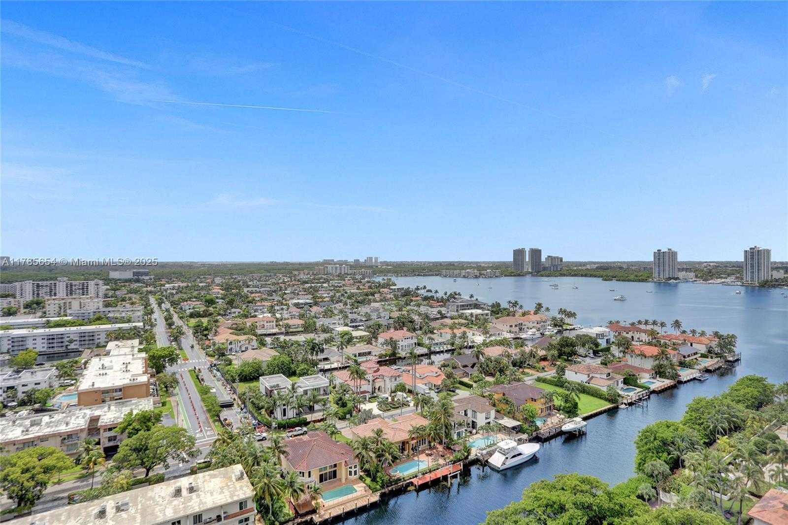 Small Image of 2000 ISLAND BLVD #2008, Aventura Number 43