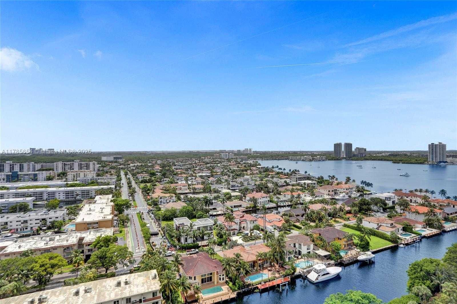 Small Image of 2000 ISLAND BLVD #2008, Aventura Number 44